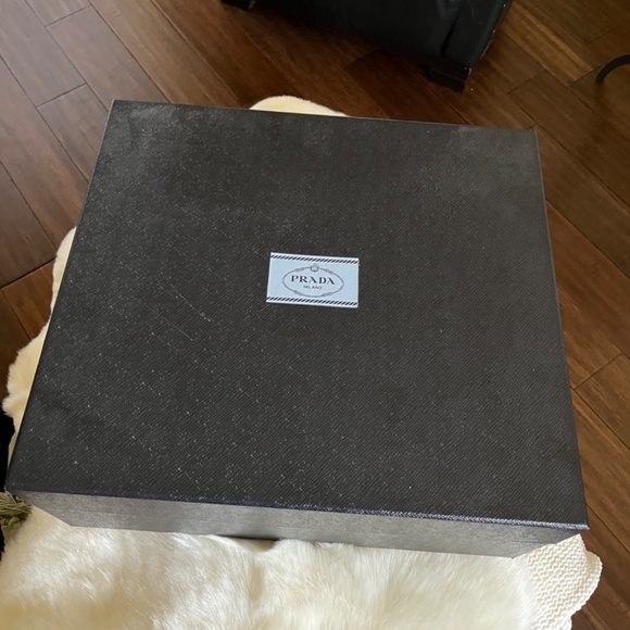 Genuine Prada Saffiano Galleria Tote - Picture 12 of 16